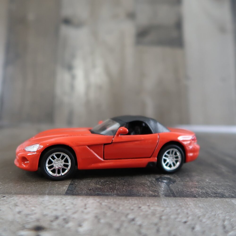 Welly 1/34 2003 Dodge VIPER SRT-10 (Soft-Top) Diecast Metal Model (#42345H)